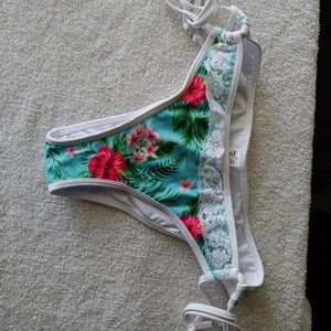 NWT Floral/lace bikini bottom